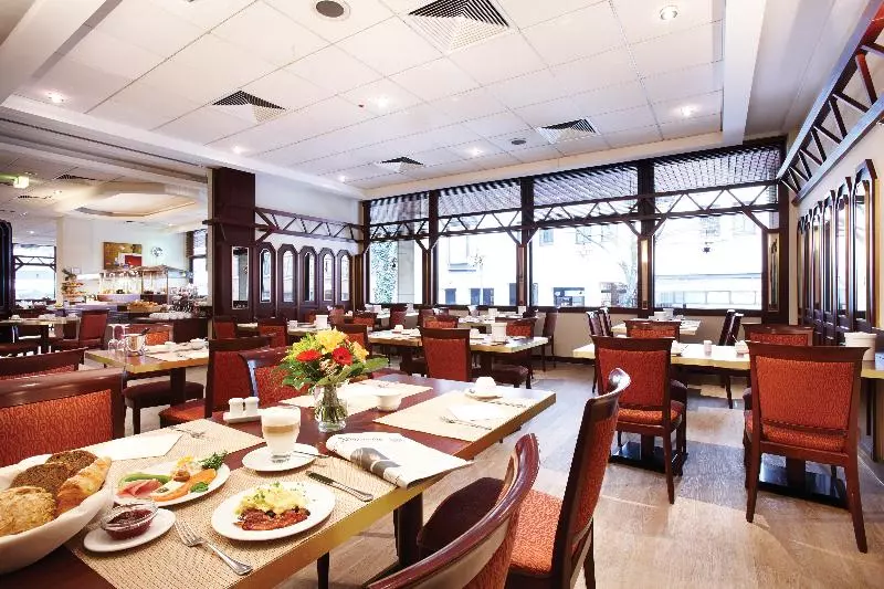 בית מלון כפרי Golden Tulip Bielefeld