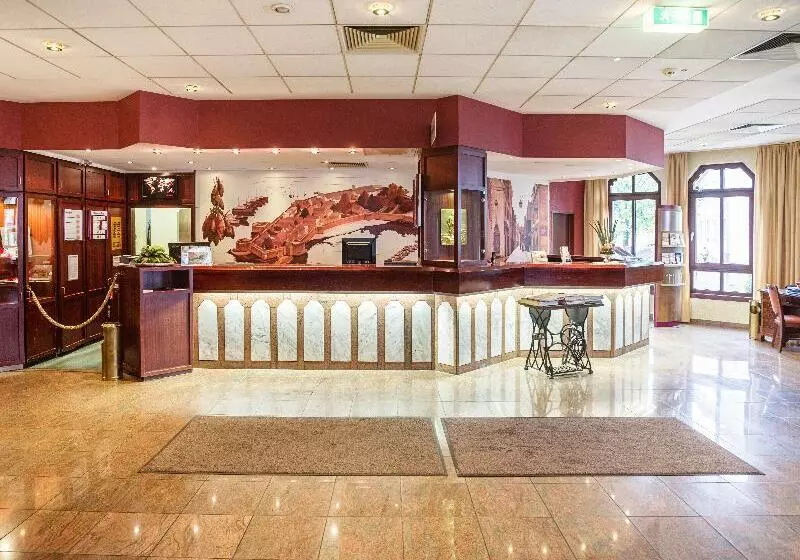 בית מלון כפרי Golden Tulip Bielefeld