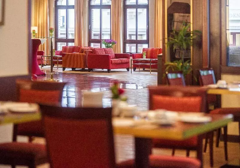 בית מלון כפרי Golden Tulip Bielefeld