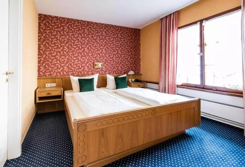 Отель Löwen Weinstube