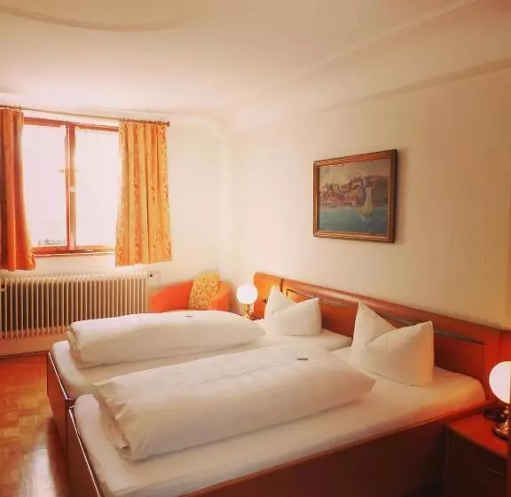 Отель Löwen Weinstube