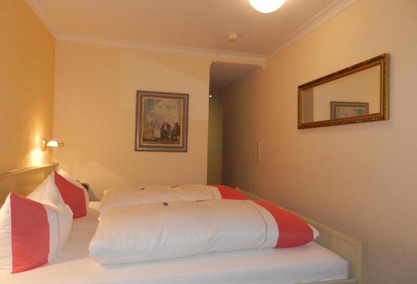 Отель Löwen Weinstube