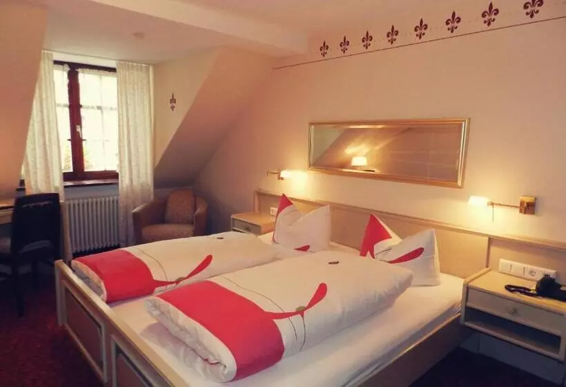 Отель Löwen Weinstube