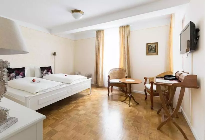 Отель Löwen Weinstube