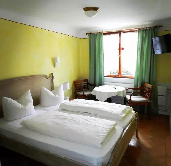 Отель Löwen Weinstube