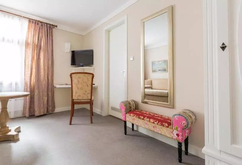 Отель Löwen Weinstube