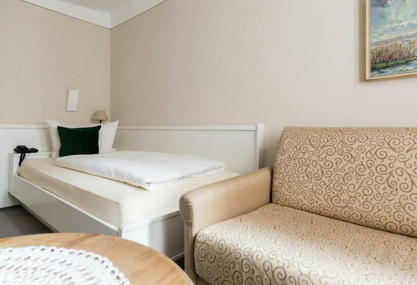 Отель Löwen Weinstube