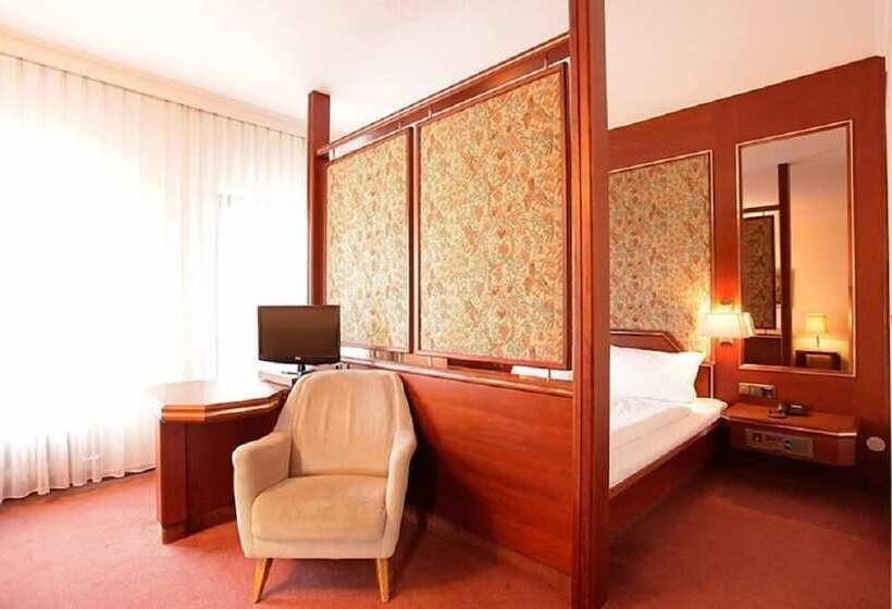 Отель Trip Inn Klee Am Park Wiesbaden