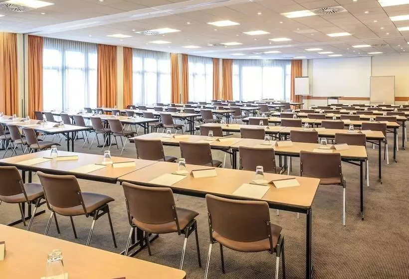 בית מלון כפרי Vienna House Easy by Wyndham Frankfurt Airport