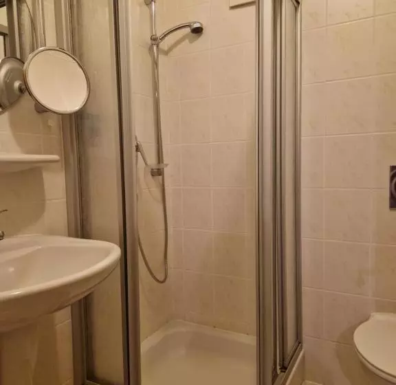 בית מלון כפרי Hostel Zum Löwen