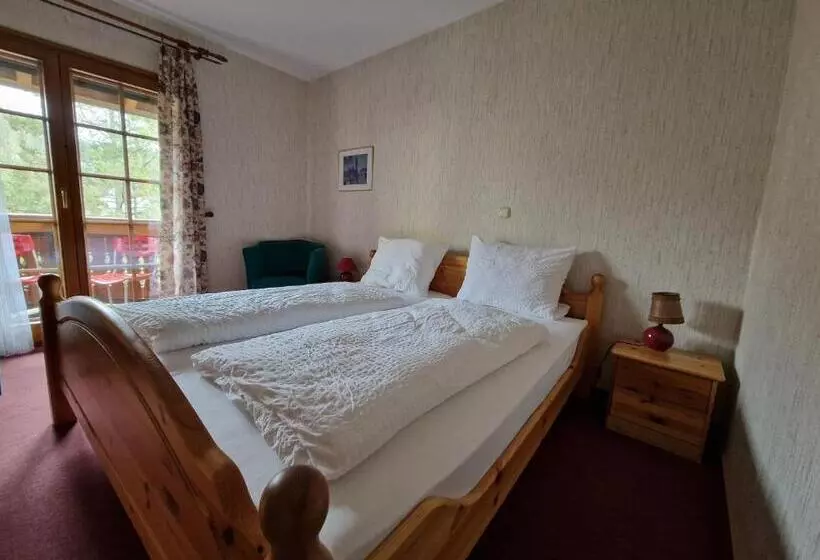 בית מלון כפרי Hostel Zum Löwen