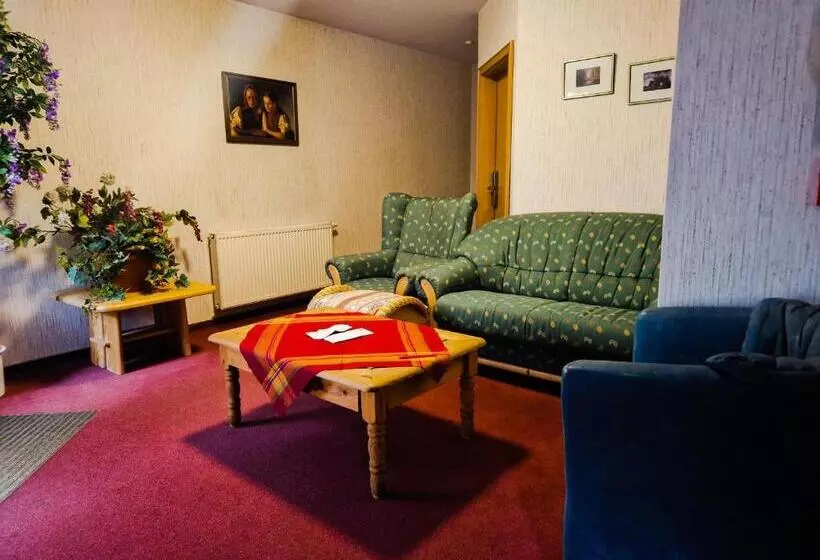 בית מלון כפרי Hostel Zum Löwen