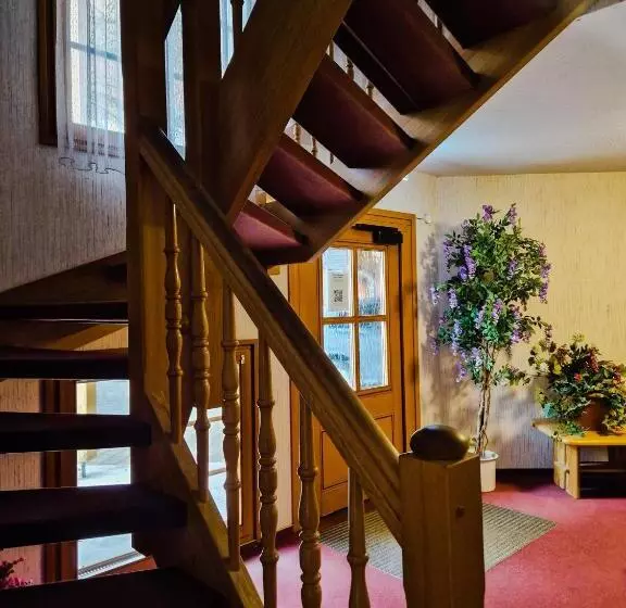 בית מלון כפרי Hostel Zum Löwen