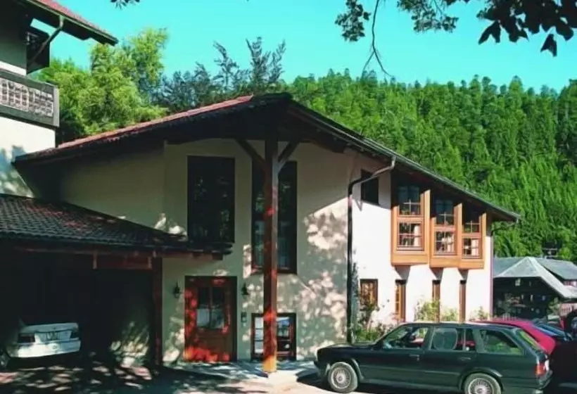 בית מלון כפרי Hostel Zum Löwen