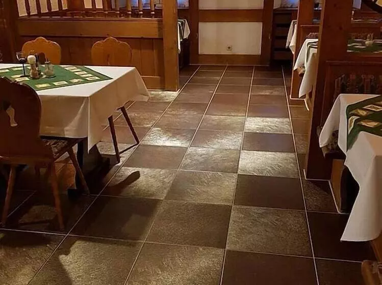 בית מלון כפרי Hostel Zum Löwen