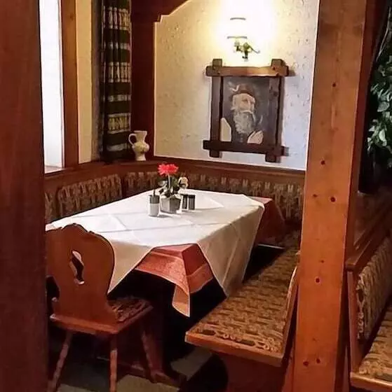 בית מלון כפרי Hostel Zum Löwen