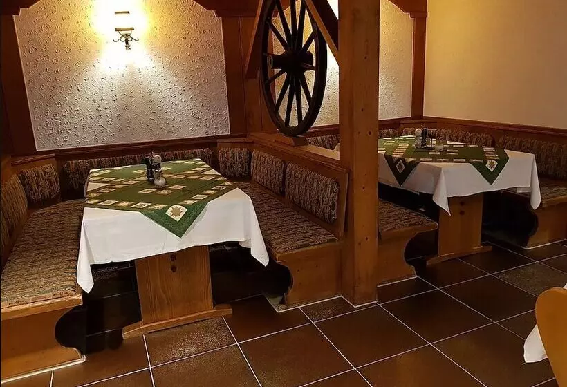 בית מלון כפרי Hostel Zum Löwen