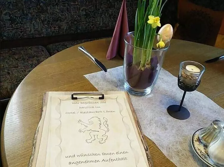 בית מלון כפרי Hostel Zum Löwen