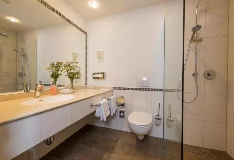 호텔 & Weinhaus Anker