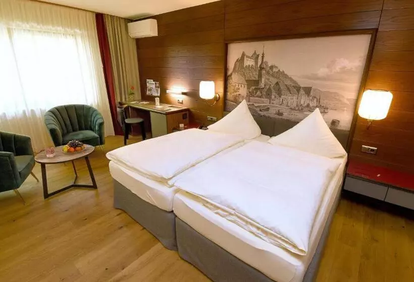 호텔 & Weinhaus Anker