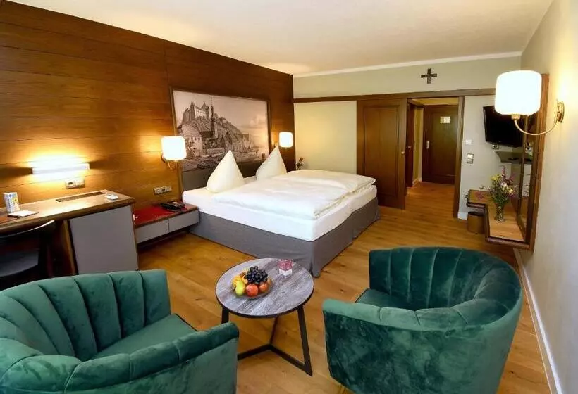 호텔 & Weinhaus Anker