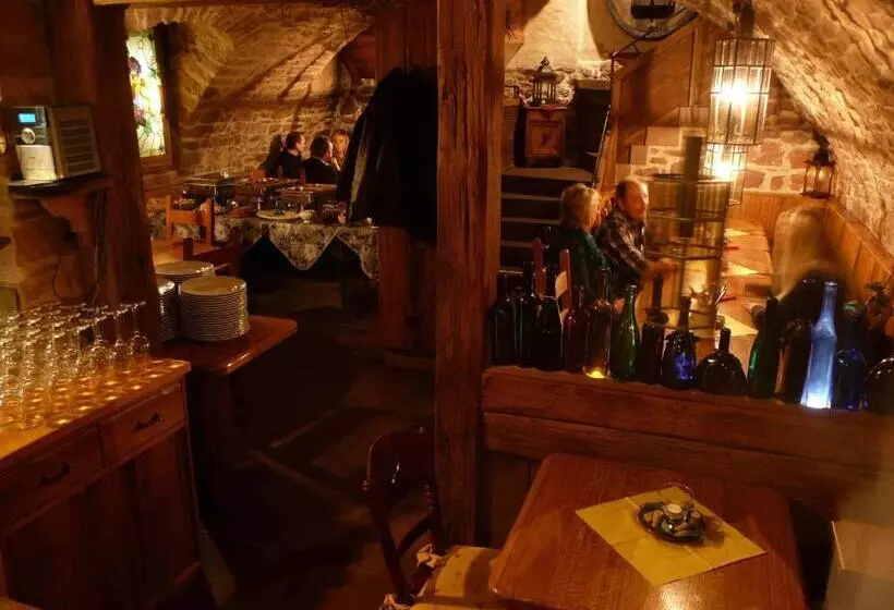 호텔 & Weinhaus Anker