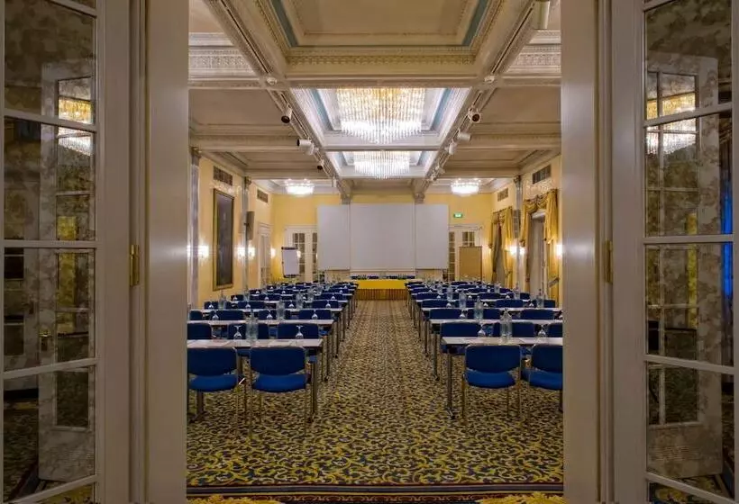 Hotelli Wyndham Grand Bad Reichenhall Axelmannstein