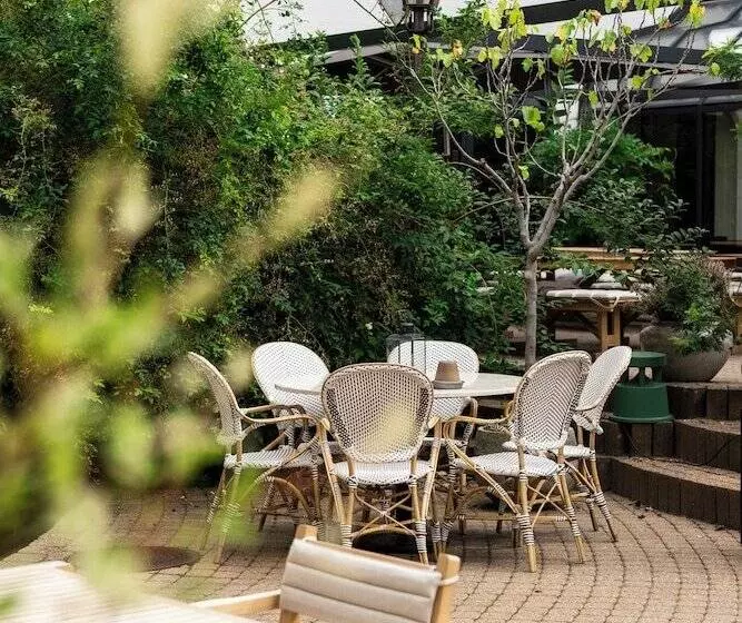 Отель Kong Arthur