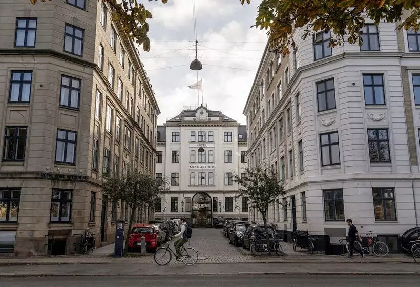 Отель Kong Arthur