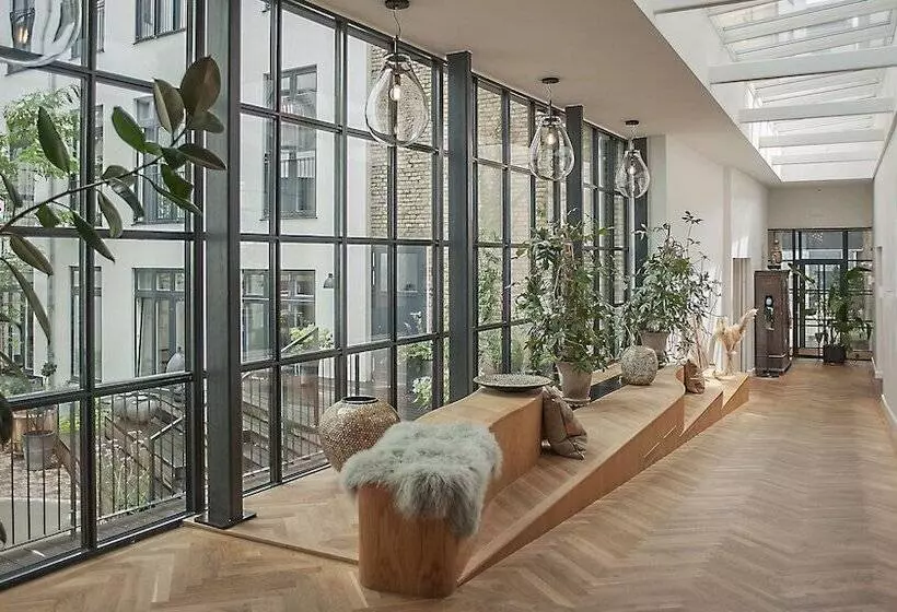 Отель Kong Arthur