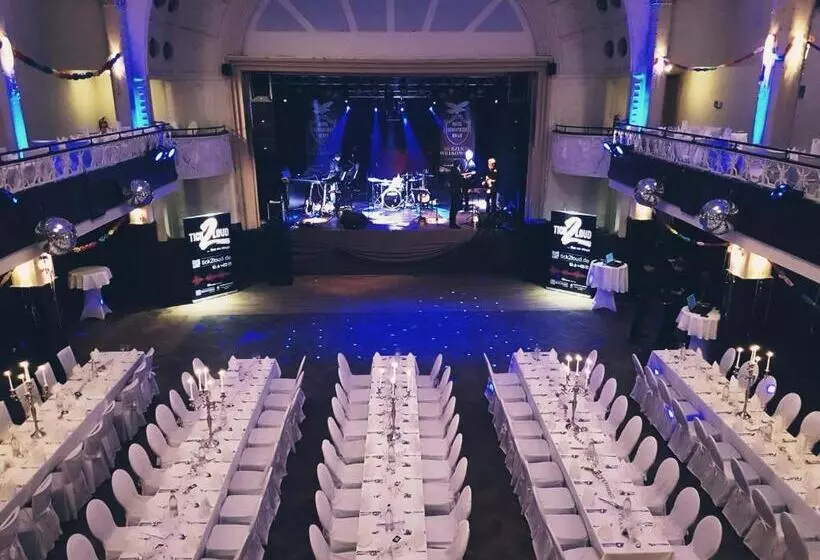 Отель Schwarzer Adler Stendal