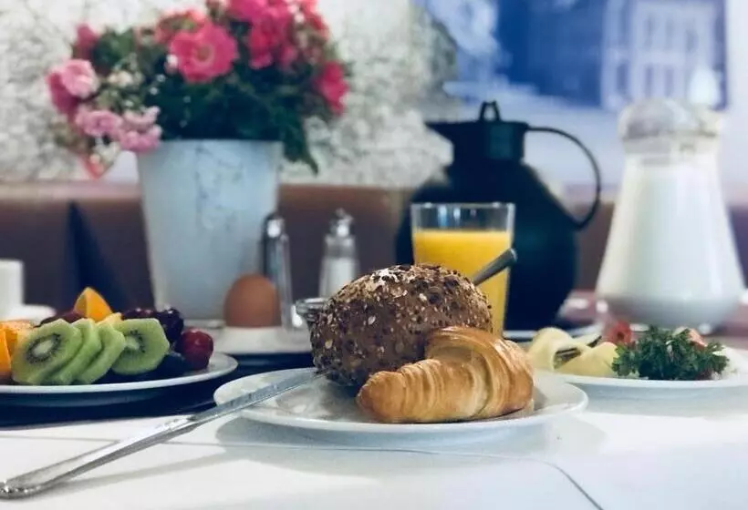 Отель Schwarzer Adler Stendal