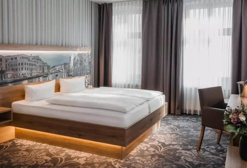 Отель Schwarzer Adler Stendal