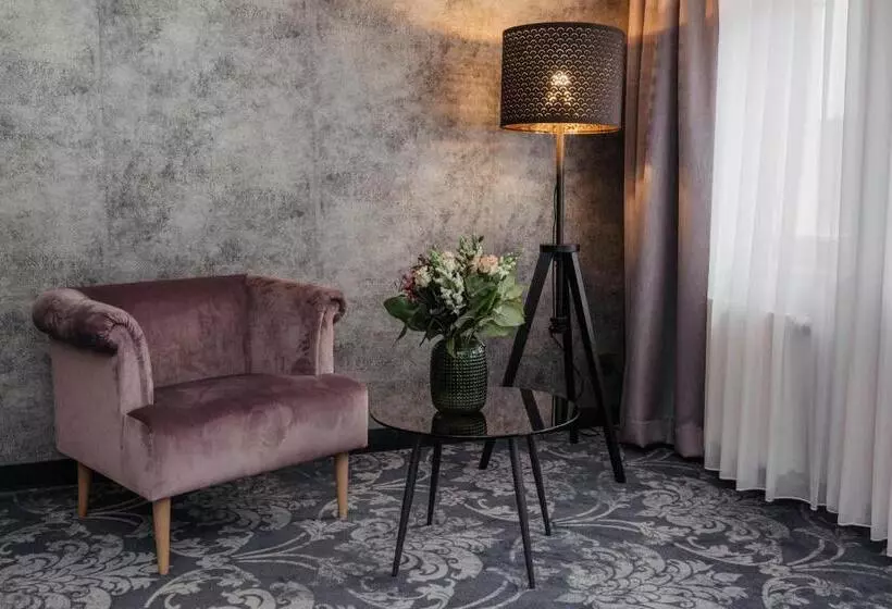 Отель Schwarzer Adler Stendal