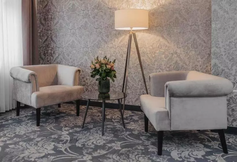 Отель Schwarzer Adler Stendal