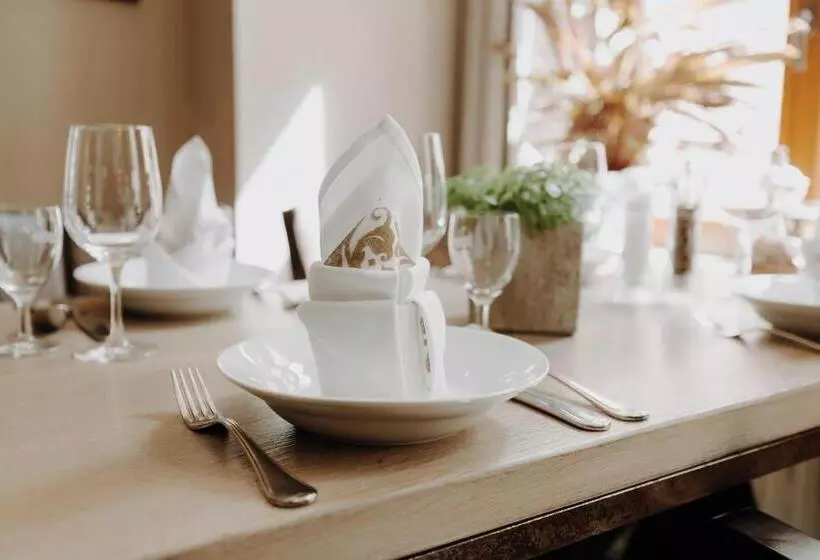 Отель Schwarzer Adler Stendal