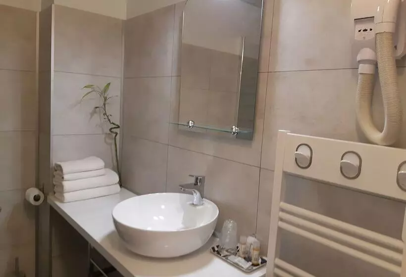 Aerotel Versailles Saint Cyr  L Etape Du Silence