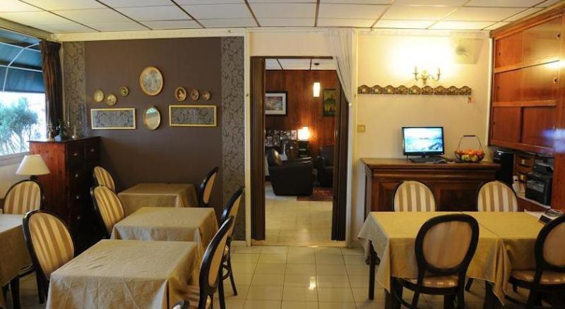 Aerotel Versailles Saint Cyr L Etape Du Silence