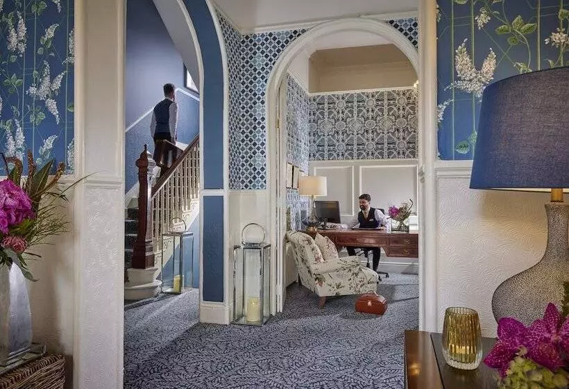 פונדק Ariel House