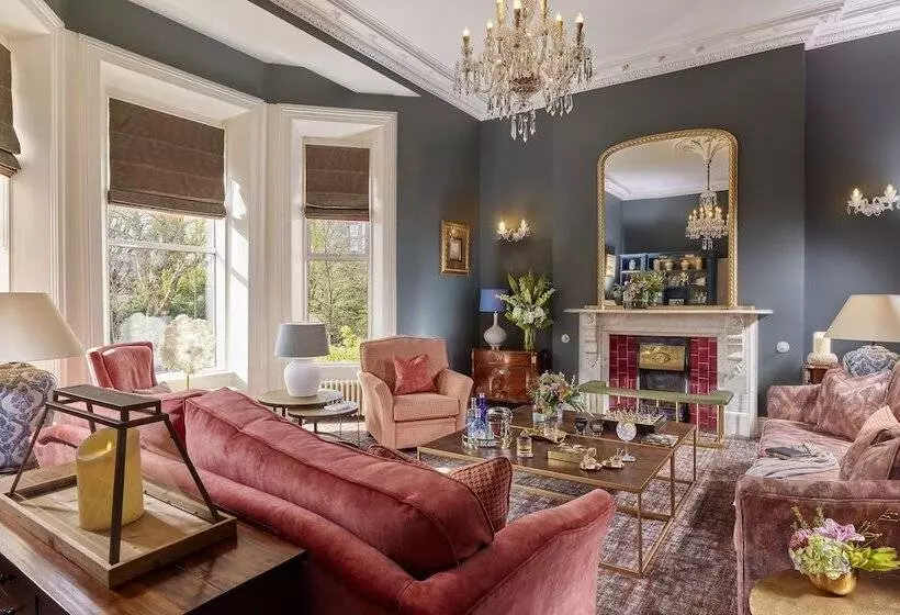 פונדק Ariel House