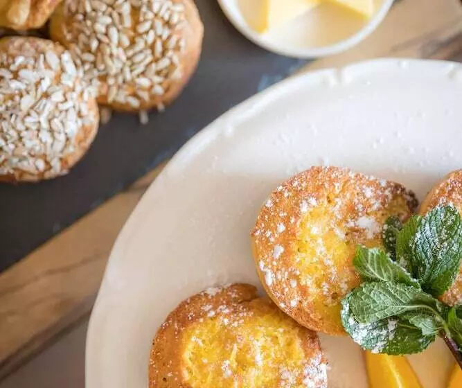 פונדק Ariel House