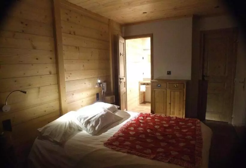 Отель Accueil Savoyard