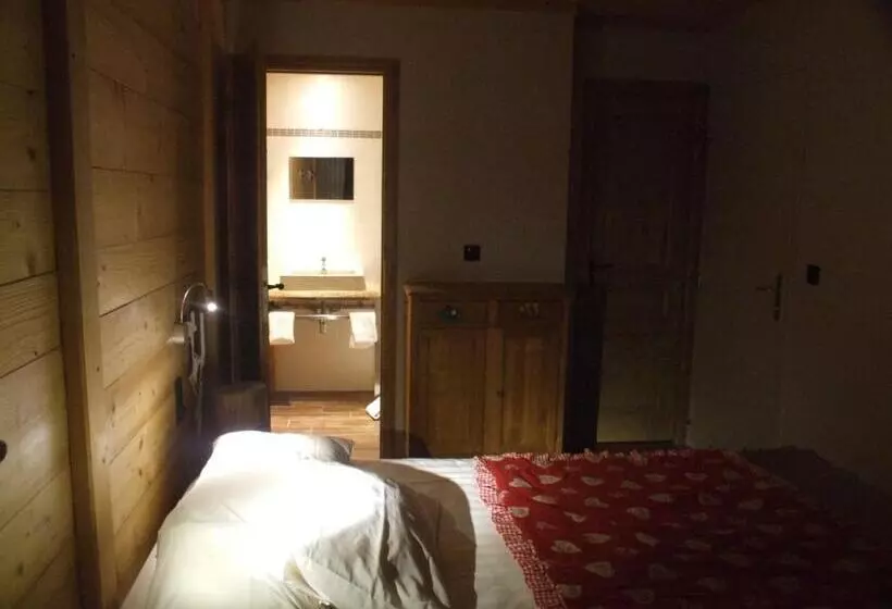 Отель Accueil Savoyard