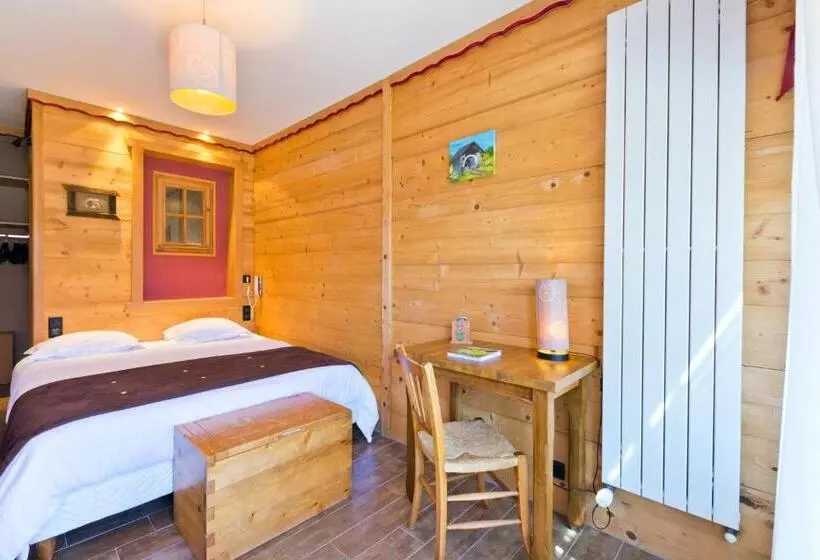 Отель Accueil Savoyard