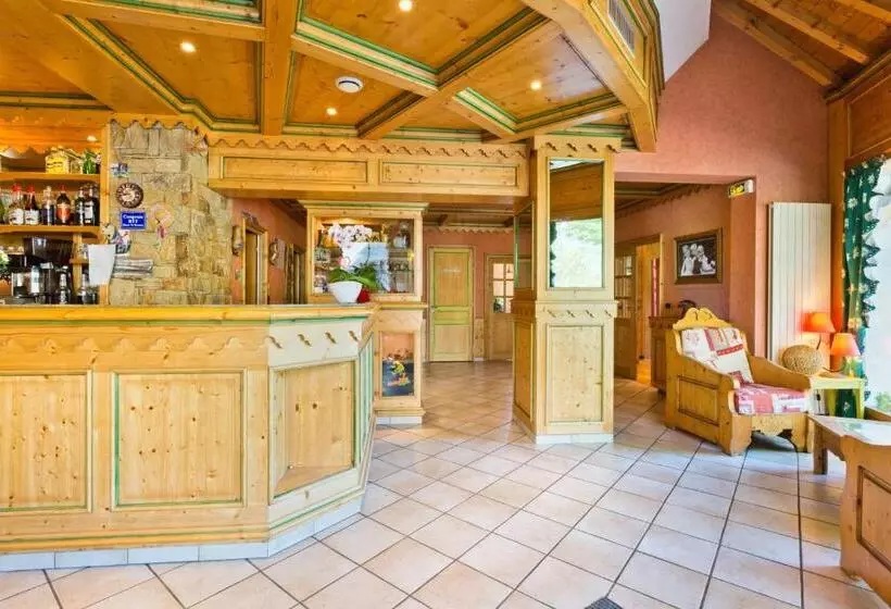 Отель Accueil Savoyard