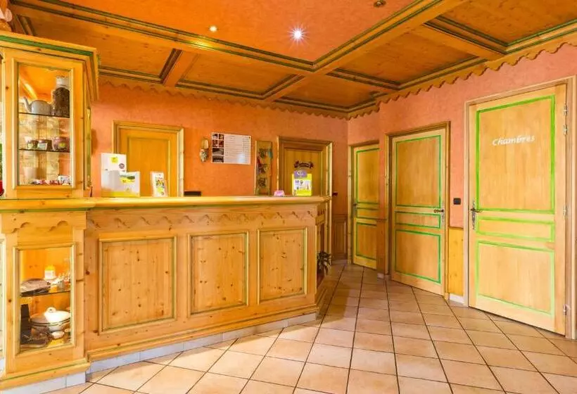 Отель Accueil Savoyard