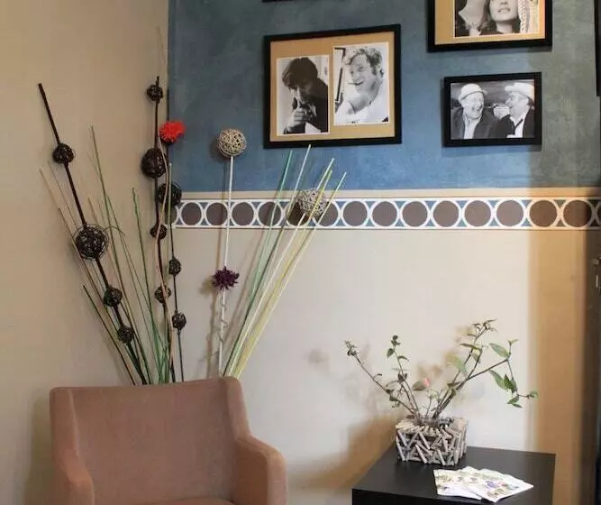 בית מלון כפרי Adonis Sanary Grand Hôtel Des Bains