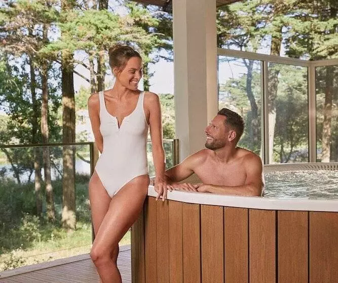 ホテル Hôtel Valdys Thalasso & Spa   Les Pins