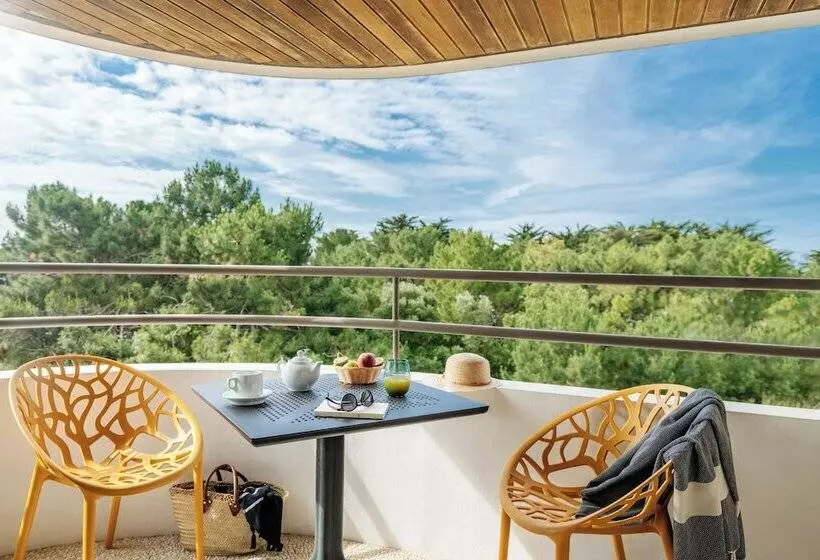 ホテル Hôtel Valdys Thalasso & Spa   Les Pins