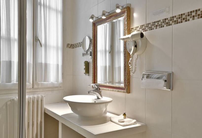 ホテル Restaurant Charbonnel